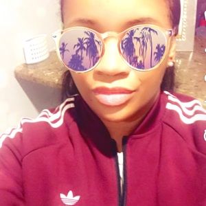 Meet your Posher, Ebony